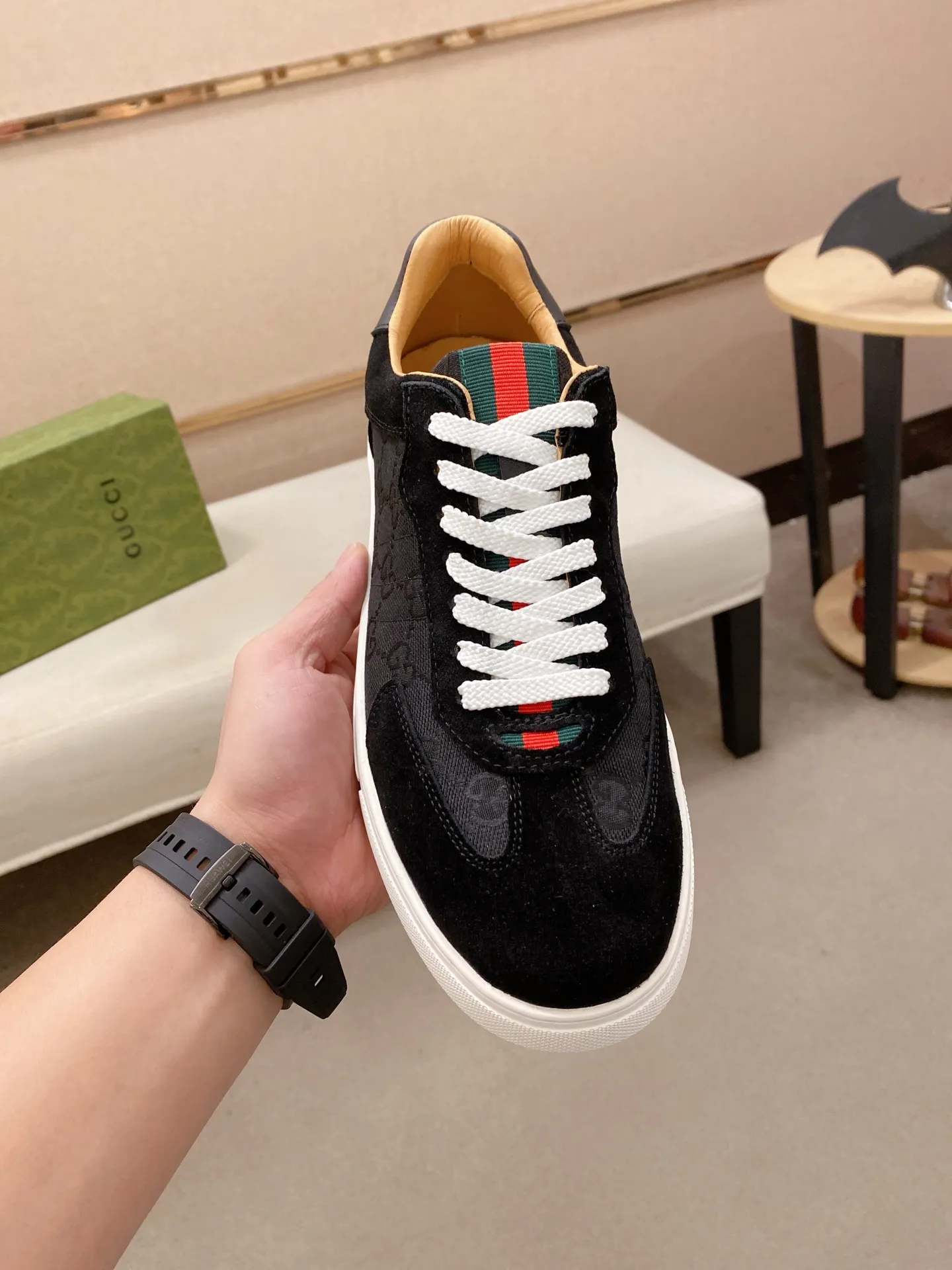 Factory price: 440💰 (GUCCI) The latest model from the official website 🎁🎁Casual and fashionable men's shoes👟, hot style 💥The version is simple and elegant, exclusive for trendy men. Unique official website latest brand elements 👑Gucci original decoration, fashionable and generous, the fabric is original cowhide ✅sheepskin lining, the official website specifies wear-resistant casual outsole, the classic model is taken in kind at the counter🎬38-44 (45 is not returned or exchanged)